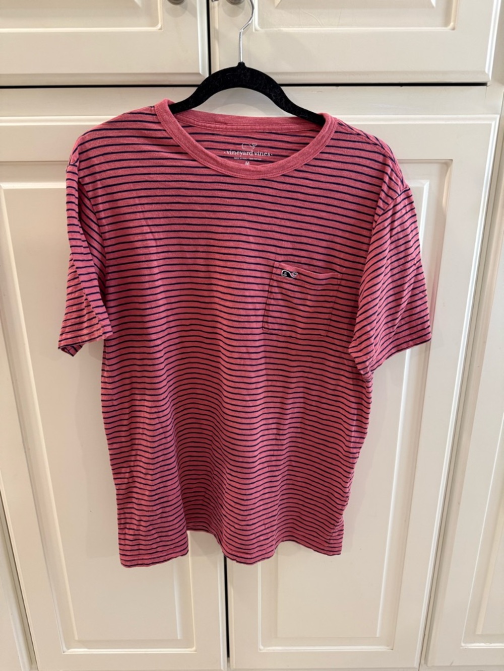 Vineyard Vines Men’s Pink Tee with Navy Stripes and Pocket
